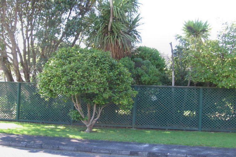 Photo of property in 25 London Street, Te Atatu Peninsula, Auckland, 0610