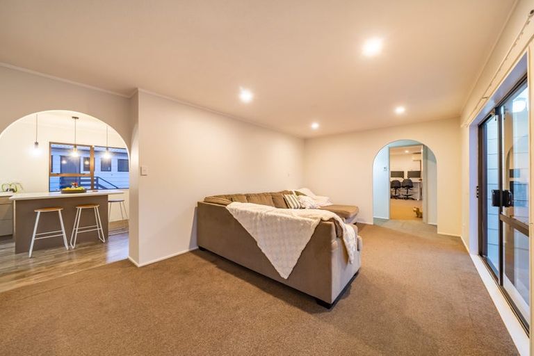 Photo of property in 56 Albatross Close, Whitby, Porirua, 5024