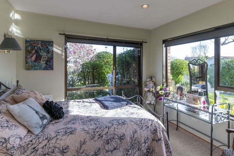 Photo of property in 1 Manu Grove, Waikanae, 5036