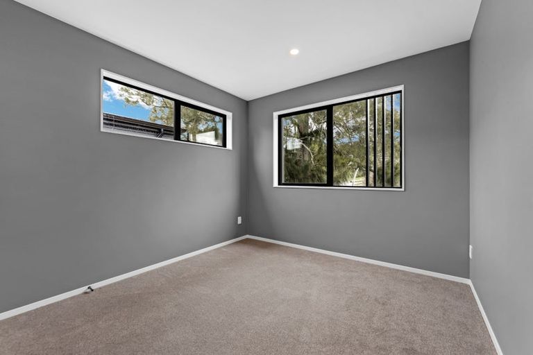 Photo of property in 2 Kama Place, Sunnynook, Auckland, 0620