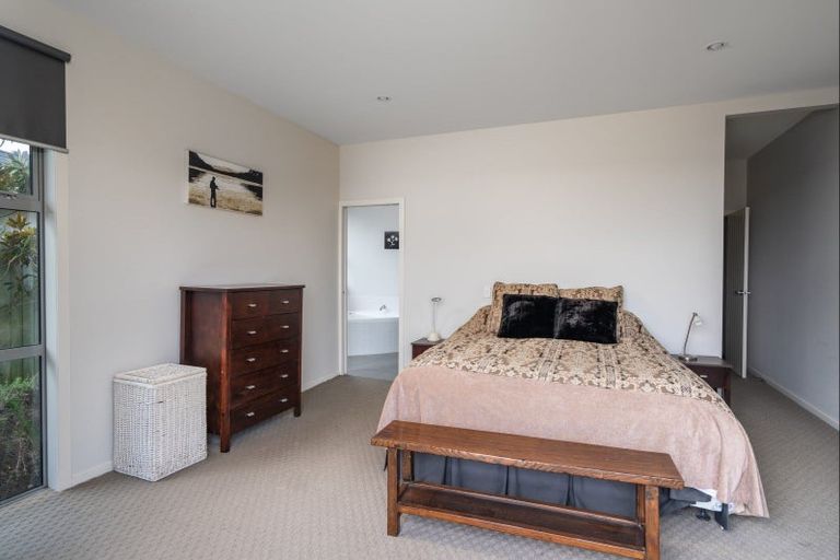 Photo of property in 1 Pukenamu Road, Rainbow Point, Taupo, 3330