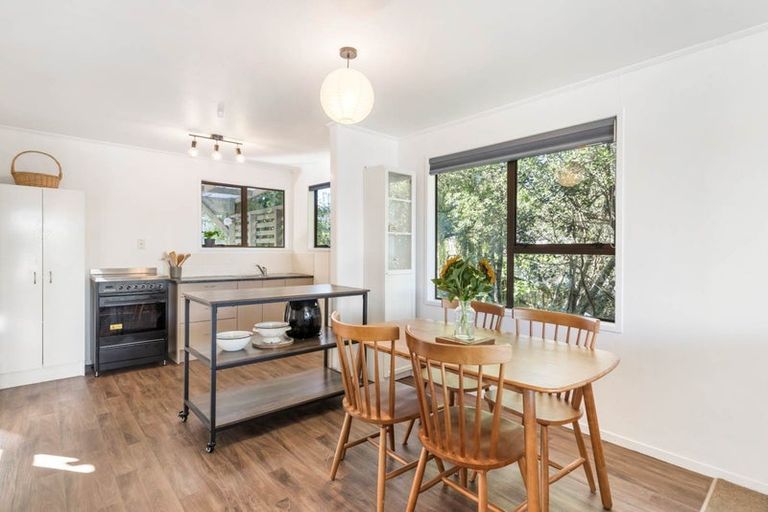 Photo of property in 87 Solar Road, Glen Eden, Auckland, 0602