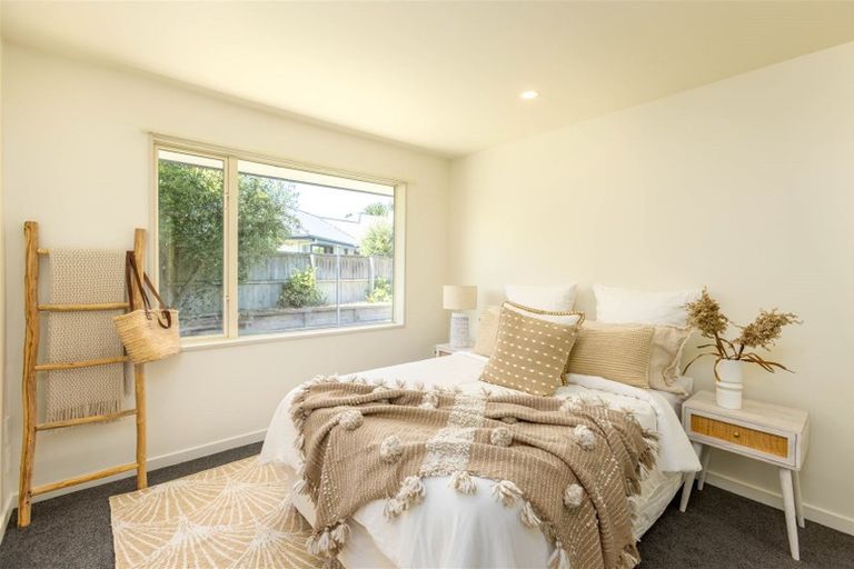 Photo of property in 21 Linkwater Way, Parklands, Christchurch, 8083