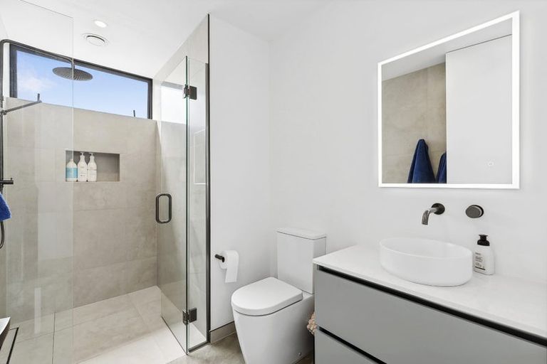 Photo of property in 7 Fern Burn Close, Wanaka, 9305