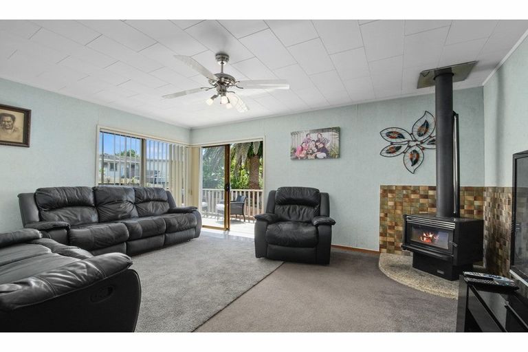 Photo of property in 26 Solar Road, Glen Eden, Auckland, 0602