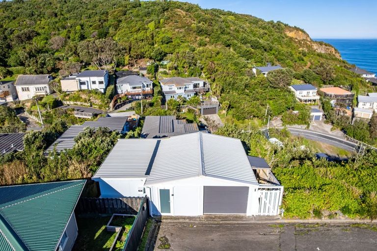 Photo of property in 142 Severn Street, Island Bay, Wellington, 6023
