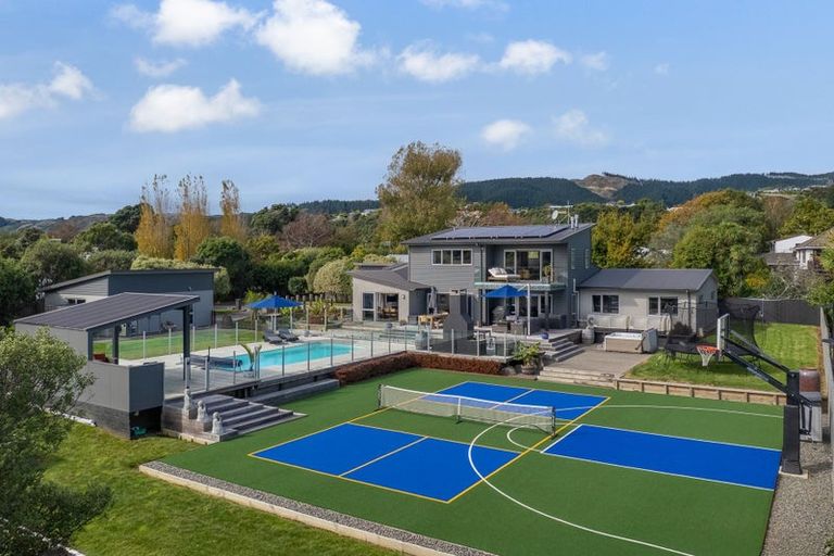 Photo of property in 1 Moss Lane, Raumati Beach, Paraparaumu, 5032