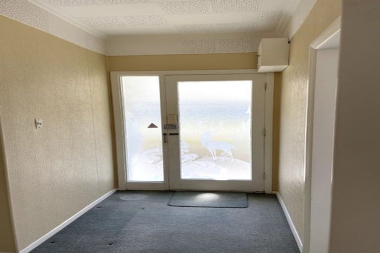 Photo of property in 100 Yule Street, Lyall Bay, Wellington, 6022