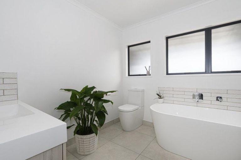 Photo of property in 17 Linklater Avenue, Bellevue, Tauranga, 3110