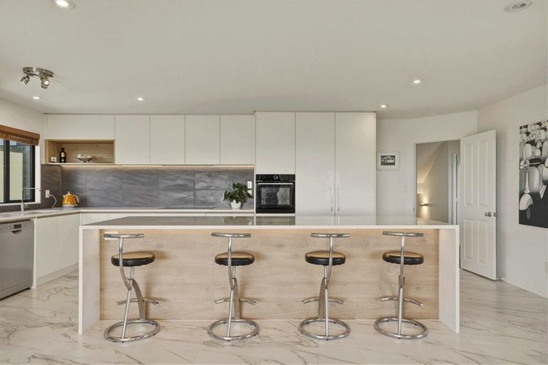 Photo of property in 31 Highcrest Heights, Westmorland, Christchurch, 8025