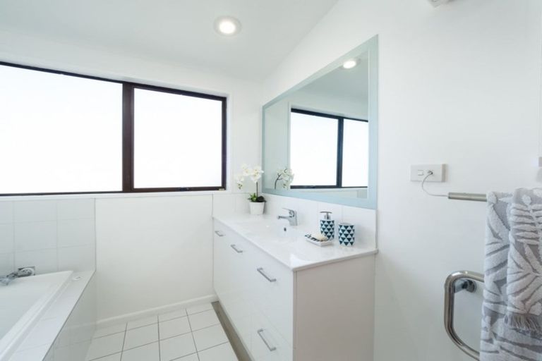 Photo of property in 51 Westgrove Avenue, Avonhead, Christchurch, 8042