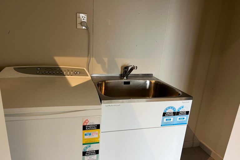 Photo of property in 582 Massey Road, Mangere, Auckland, 2022