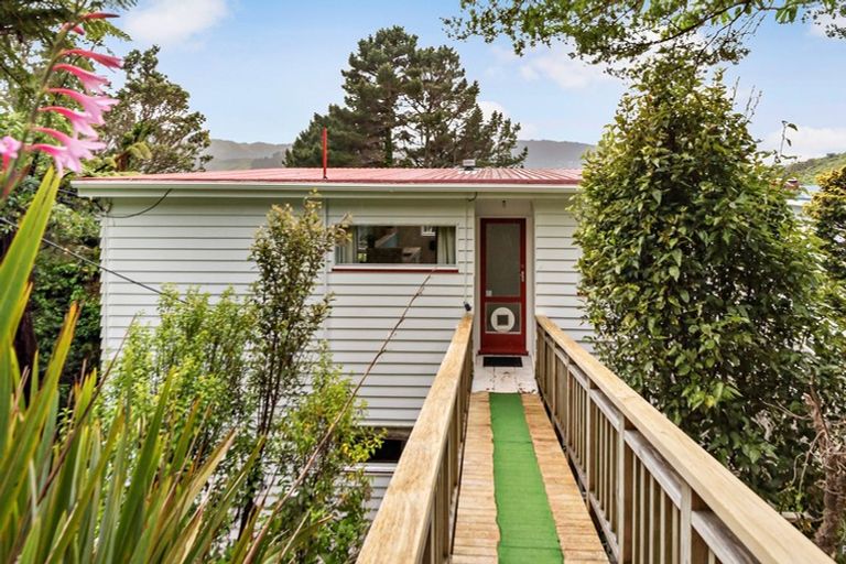 Photo of property in 47a Huntingdon Street, Northland, Wellington, 6012