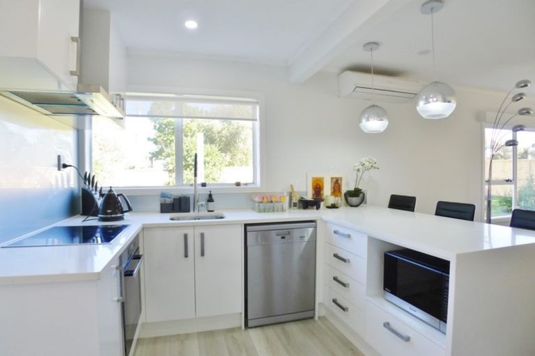 Photo of property in 1/29 Nikau Street, New Lynn, Auckland, 0600