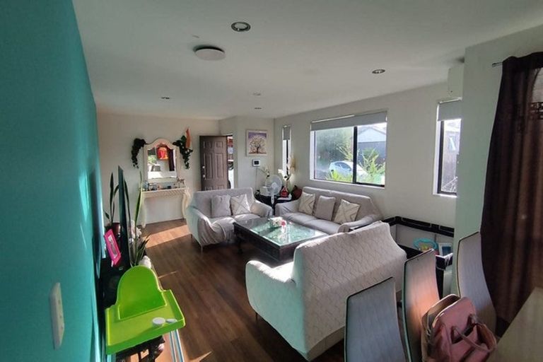 Photo of property in 61 Woodbank Drive, Glen Eden, Auckland, 0602