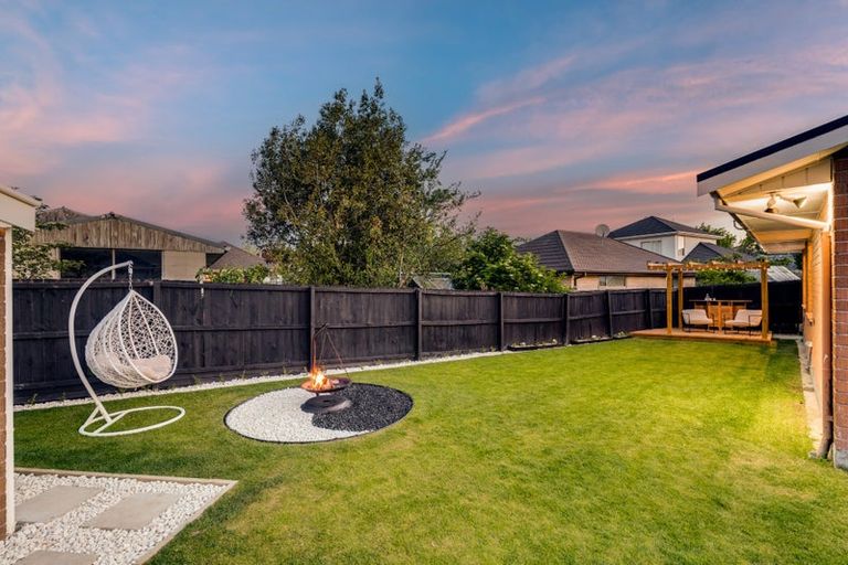 Photo of property in 6 Larkhill Place, Russley, Christchurch, 8042