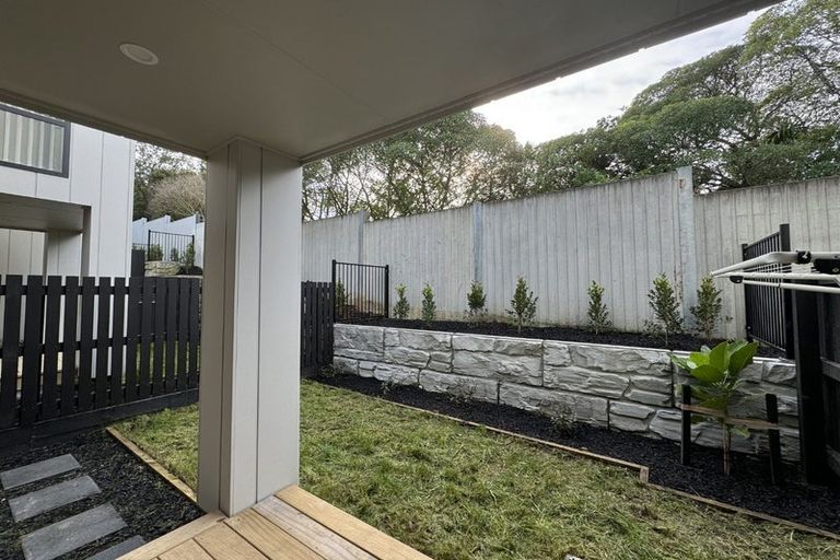 Photo of property in 2 Mikoikoi Crescent, Mangere Bridge, Auckland, 2022