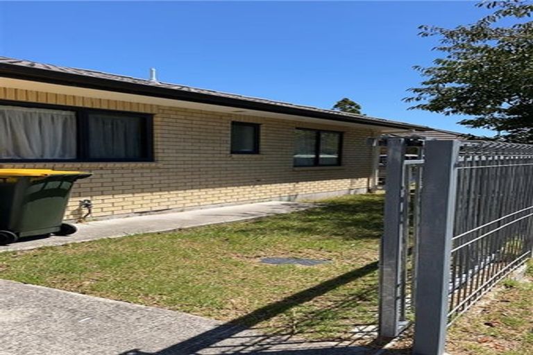 Photo of property in 24 Moor Avenue, Te Atatu Peninsula, Auckland, 0610