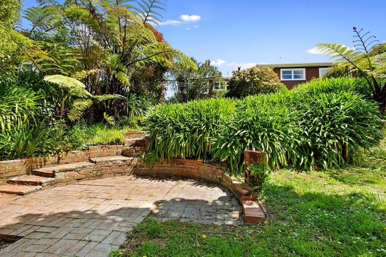 Photo of property in 6 Lane Crescent, Tawa, Wellington, 5028