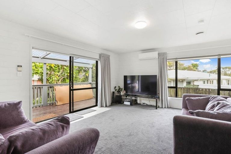 Photo of property in 184 Hutchinson Avenue, New Lynn, Auckland, 0600