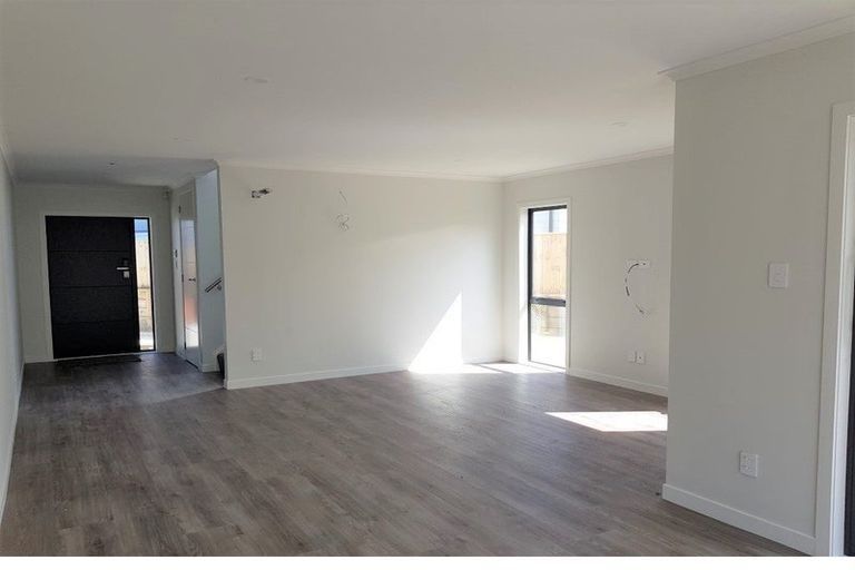 Photo of property in 1 Opaoa Way, Aotea, Porirua, 5024