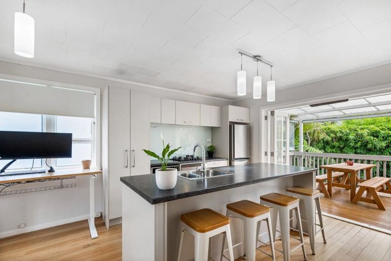 Photo of property in 2/71 Saddleback Rise, Murrays Bay, Auckland, 0630