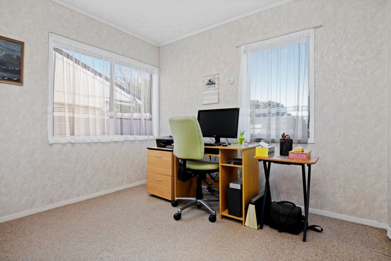 Photo of property in 11 Lina Place, Waiuku, 2123