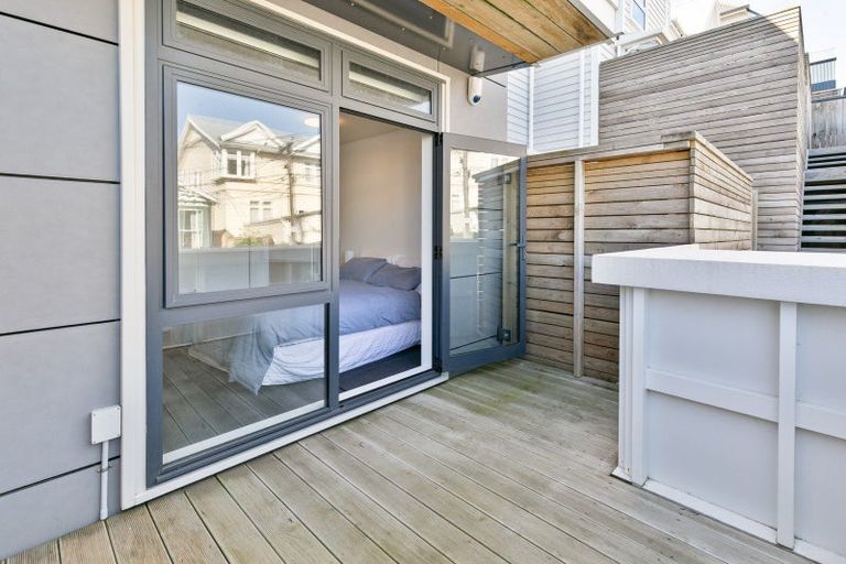 Photo of property in Pirie Street Townhouses, 4/35 Pirie Street, Mount Victoria, Wellington, 6011