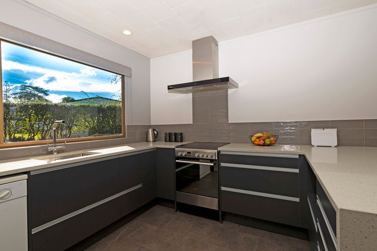 Photo of property in 31 Hartley Terrace, Massey, Auckland, 0614