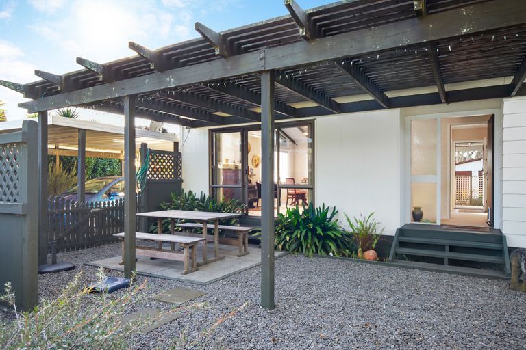 Photo of property in 11 Lina Place, Waiuku, 2123