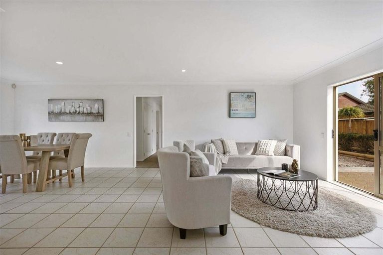 Photo of property in 17 Brompton Place, Burswood, Auckland, 2013