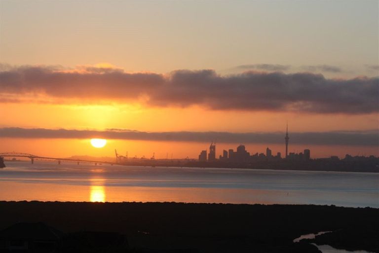 Photo of property in 137 Luckens Road, West Harbour, Auckland, 0618