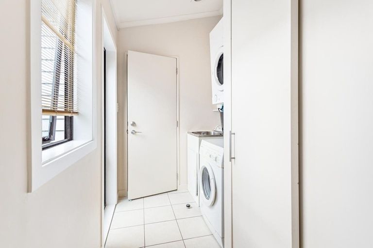 Photo of property in 34 Gunner Drive, Te Atatu Peninsula, Auckland, 0610