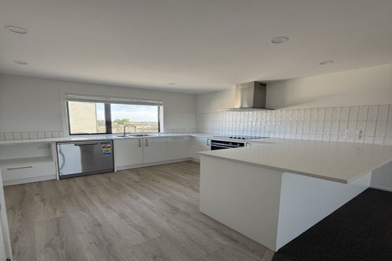 Photo of property in 2/504 Don Buck Road, Massey, Auckland, 0614