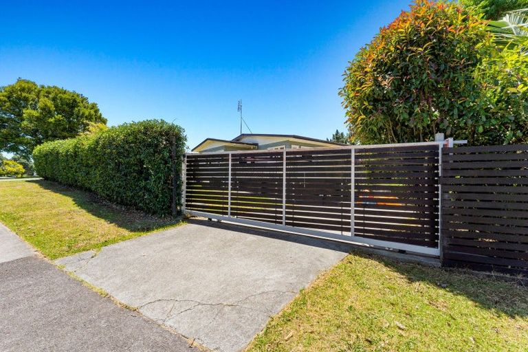 Photo of property in 32 Noall Street, Te Atatu Peninsula, Auckland, 0610