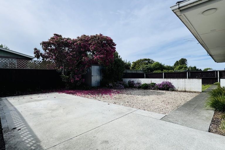 Photo of property in 2/290 Avonhead Road, Avonhead, Christchurch, 8042