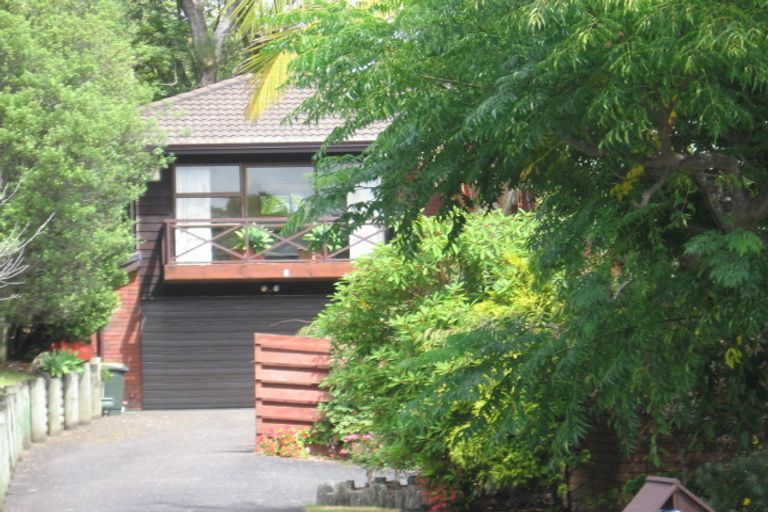 Photo of property in 1/8 Lyons Avenue, Murrays Bay, Auckland, 0630