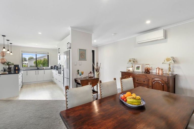 Photo of property in 2 Vesey Drive, Katikati, 3129