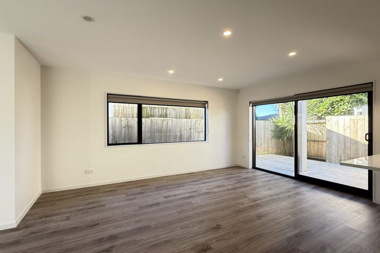 Photo of property in 30d Durham Street, Te Atatu Peninsula, Auckland, 0610