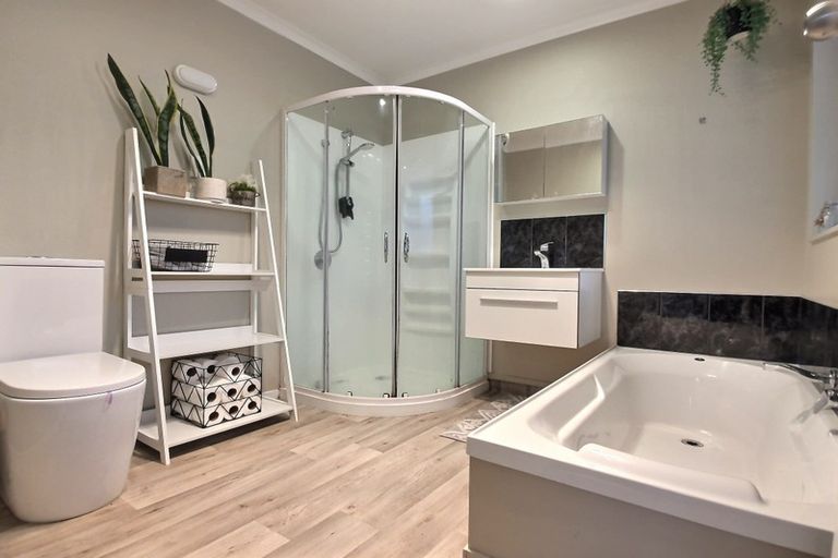 Photo of property in 10 Leeton Drive, Waipukurau, 4200