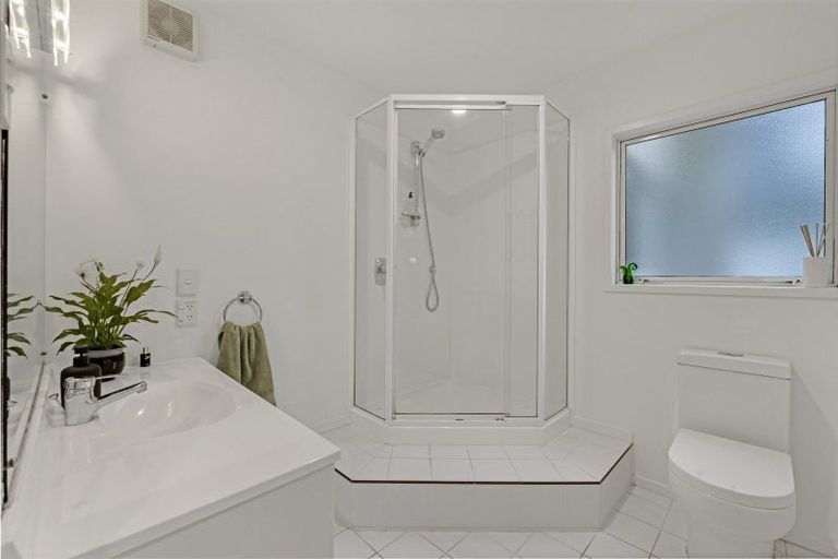 Photo of property in 1b Adrienne Place, Onehunga, Auckland, 1061