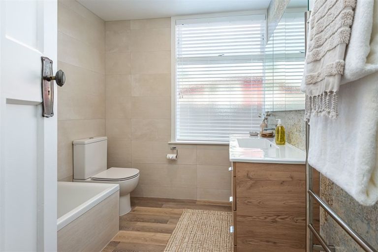 Photo of property in 18 Celia Street, Redcliffs, Christchurch, 8081