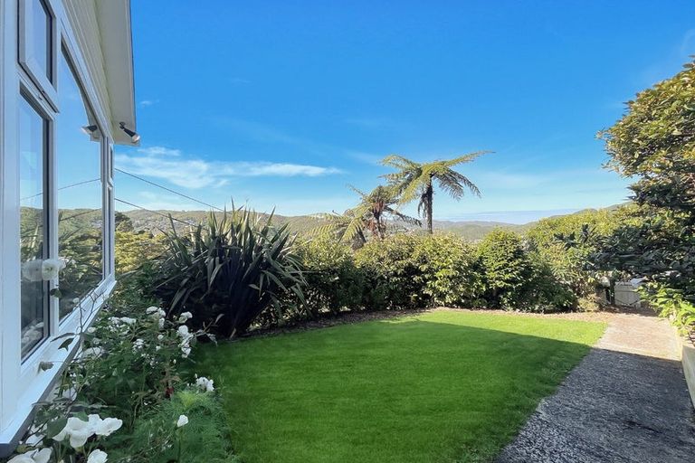 Photo of property in 28 Montgomery Avenue, Karori, Wellington, 6012