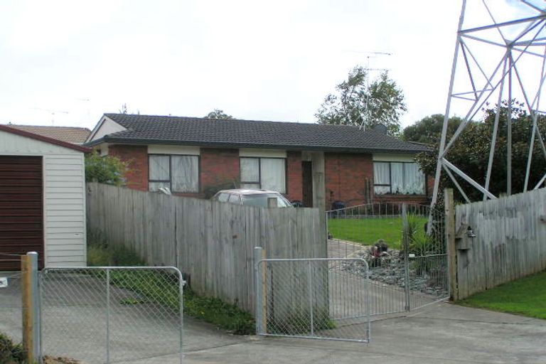 Photo of property in 4 Lori Place, Massey, Auckland, 0614
