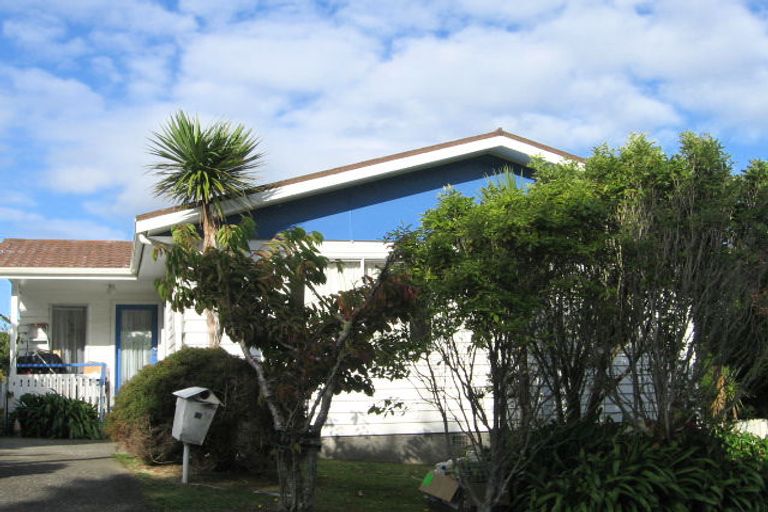 Photo of property in 32 Thurleigh Grove, Karori, Wellington, 6012