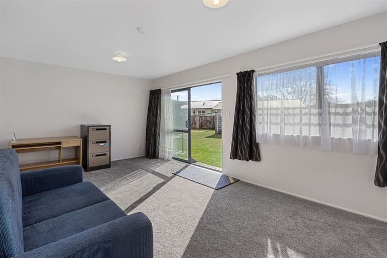 Photo of property in 8 Wychwood Crescent, Bishopdale, Christchurch, 8053