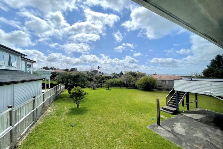 Photo of property in 3 Taha Road, Te Atatu South, Auckland, 0610