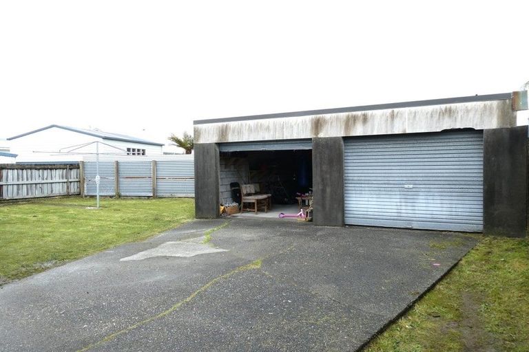 Photo of property in 2 Howitt Place, Hokitika, 7810