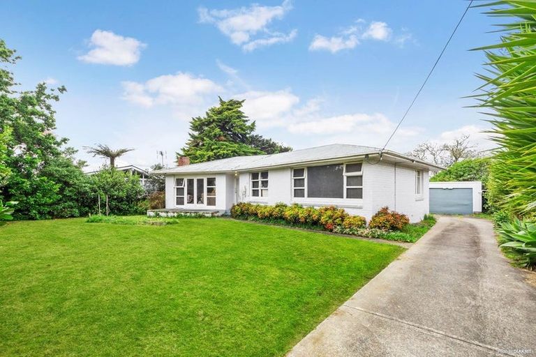 Photo of property in 81 Gloria Avenue, Te Atatu Peninsula, Auckland, 0610