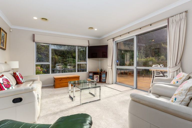 Photo of property in 212 Westchester Drive, Churton Park, Wellington, 6037